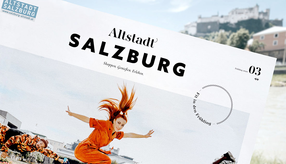 Nahaufnahme des Alstadt Salzburg Covers mit der Festung Hohensalzburg im Hintergrund